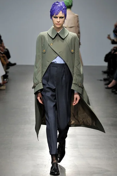 Look 16